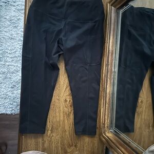 Black capri leggings